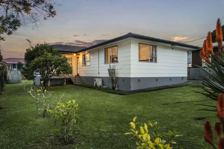 Photo of property in 110 Parrs Cross Road, Sunnyvale, Auckland, 0612