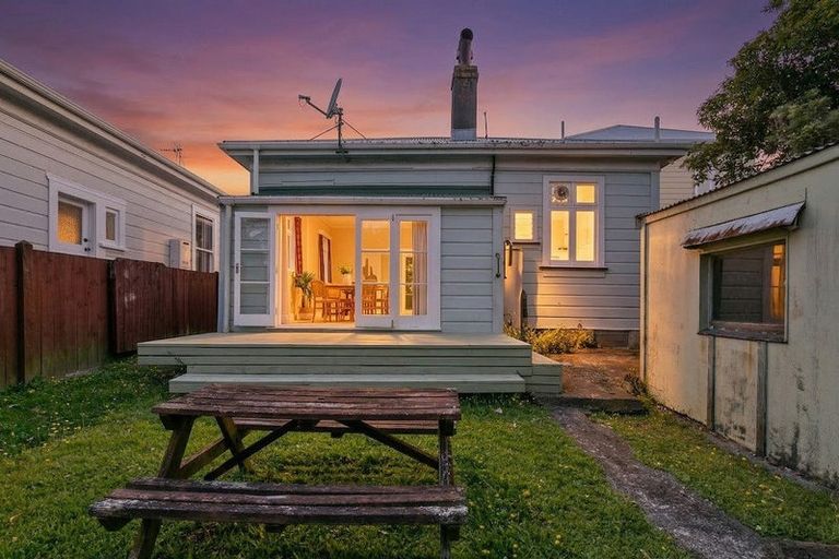 Photo of property in 558 Adelaide Road, Berhampore, Wellington, 6023