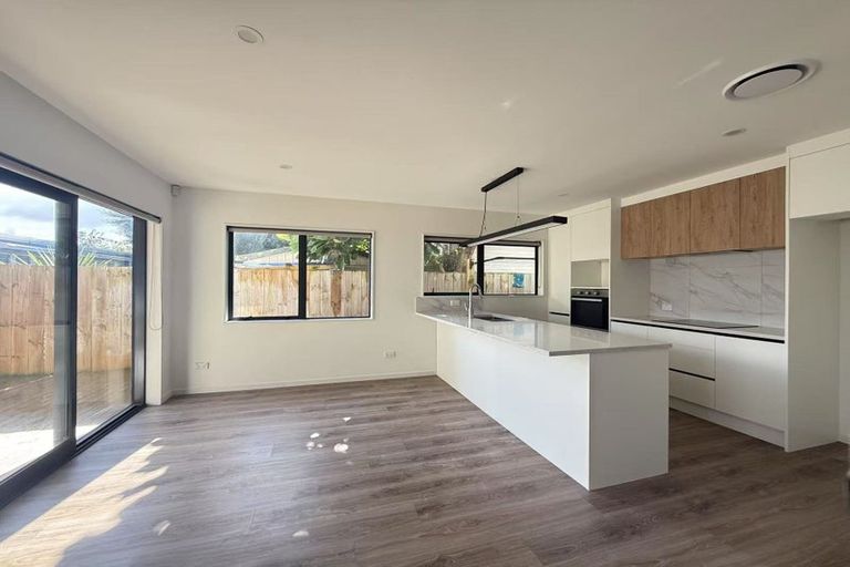Photo of property in 30c Durham Street, Te Atatu Peninsula, Auckland, 0610