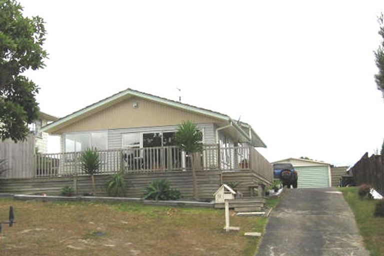 Photo of property in 8 Cassia Place, Sunnynook, Auckland, 0620