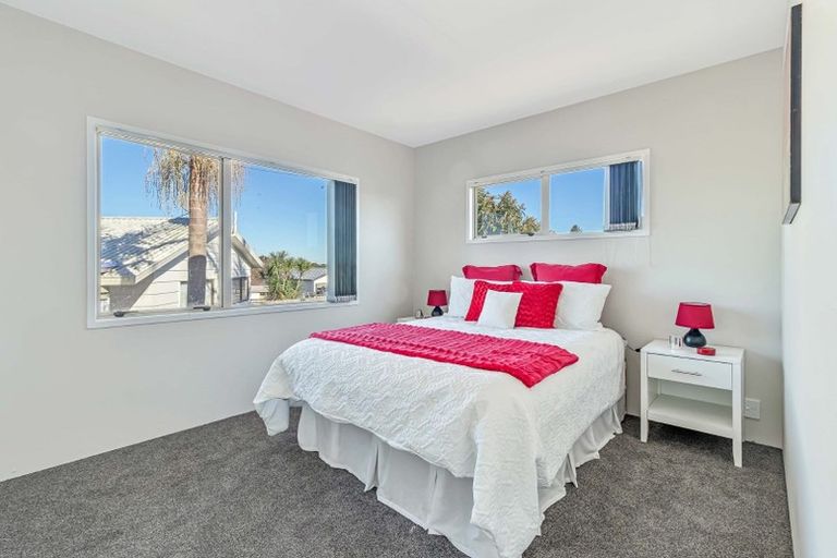 Photo of property in 2/8 Anglers Way, Wattle Downs, Auckland, 2102