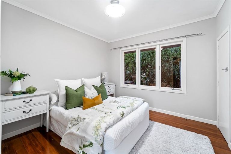 Photo of property in 1/16 Tobruk Crescent, Milford, Auckland, 0620