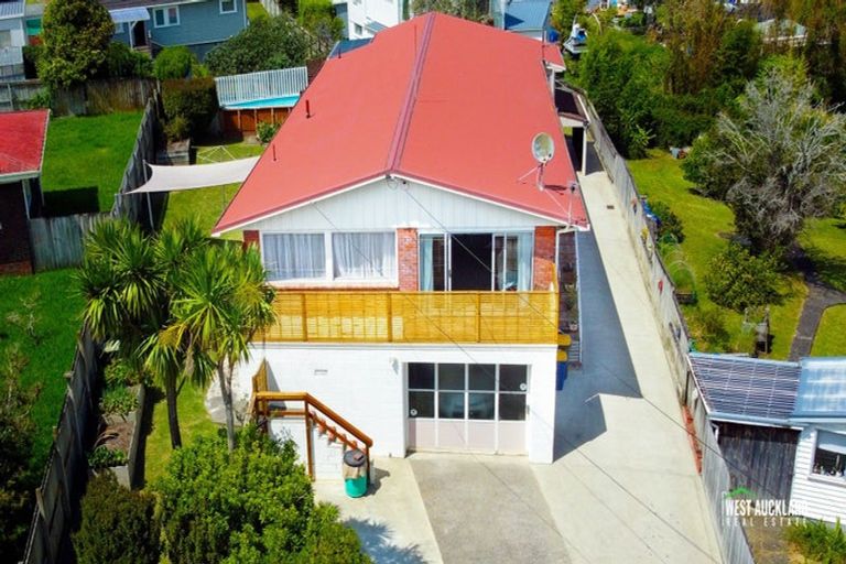 Photo of property in 24 Sherwood Avenue, Te Atatu South, Auckland, 0610