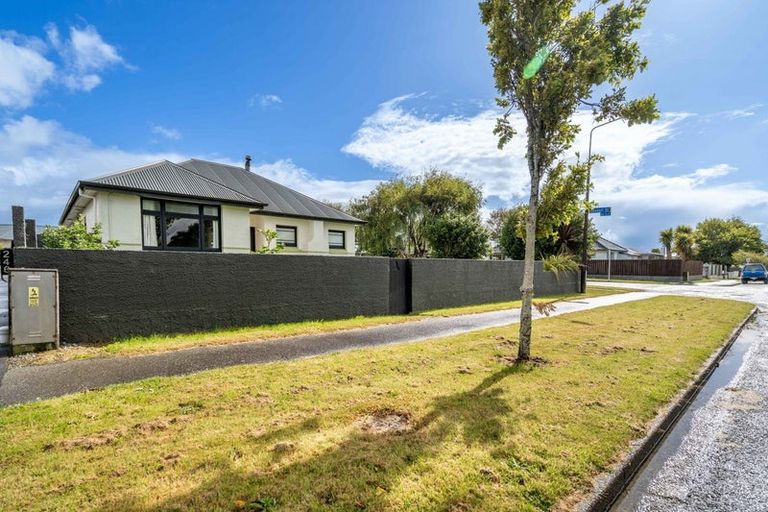 Photo of property in 42 Joseph Street, Waverley, Invercargill, 9810