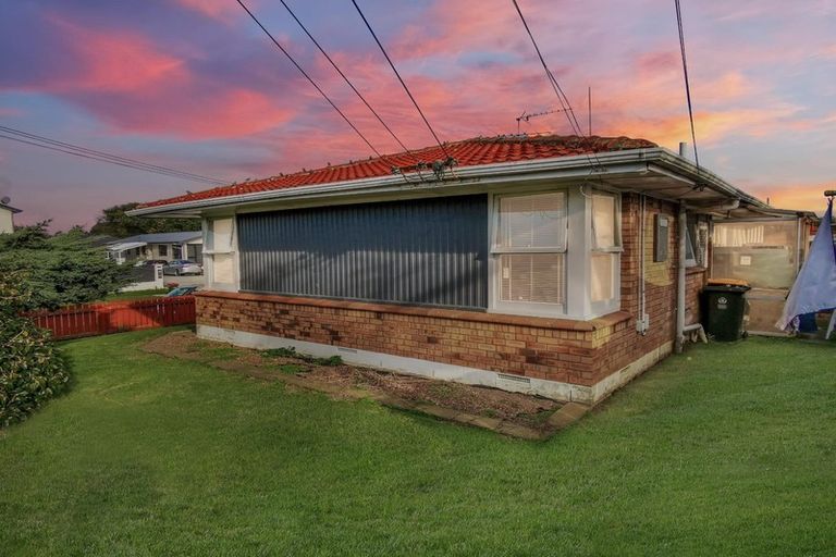 Photo of property in 1/1 Cullinan Avenue, Mangere, Auckland, 2022