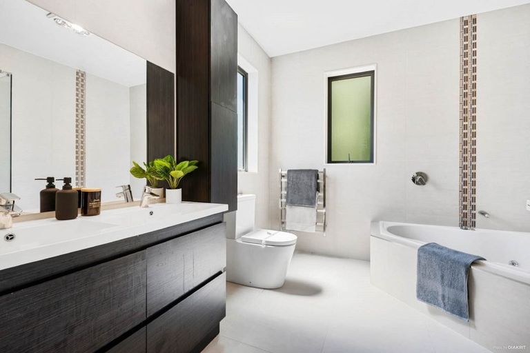 Photo of property in 29 Corricvale Way, Northcross, Auckland, 0630