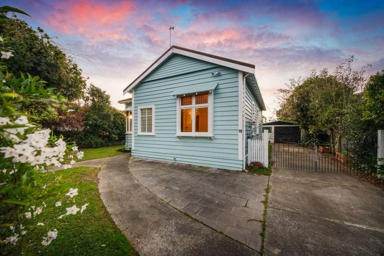 Photo of property in 19 Frederick Street, Terrace End, Palmerston North, 4410
