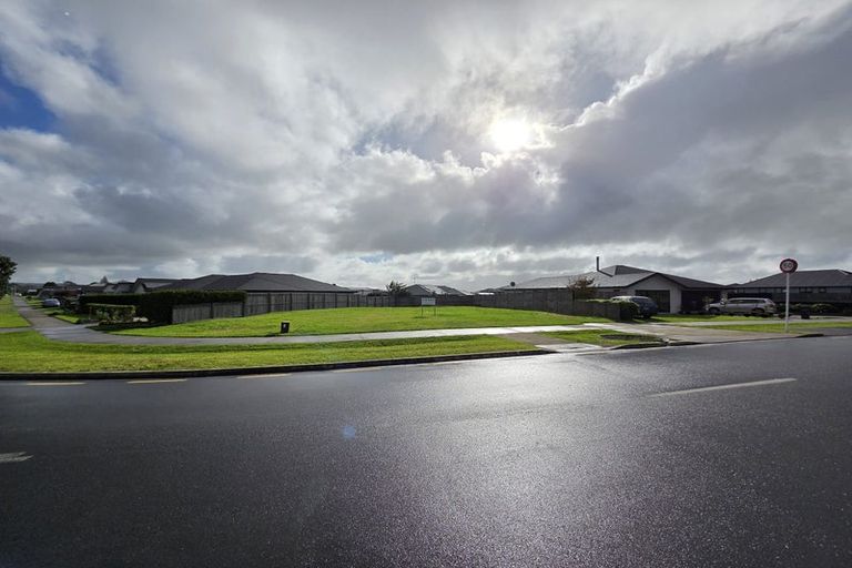 Photo of property in 81 Mclarin Road, Glenbrook, 2681