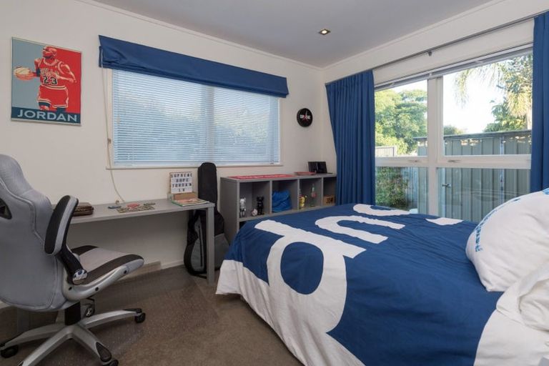 Photo of property in 7 Christensen Place, Forrest Hill, Auckland, 0620