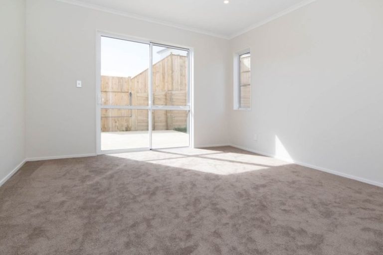 Photo of property in 8 Franheim Crescent, Orewa, 0931