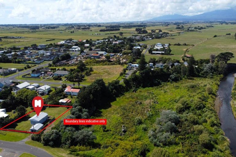 Photo of property in 3 King Street, Opunake, 4616