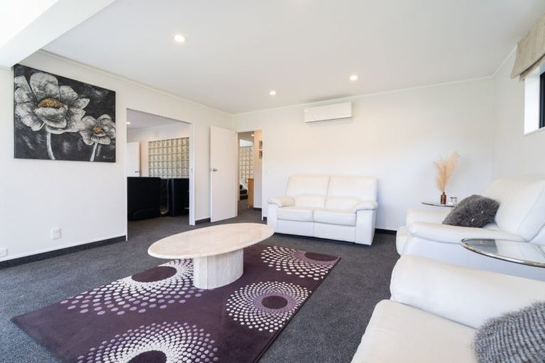 Photo of property in 14 Ronald Woolf Place, Churton Park, Wellington, 6037