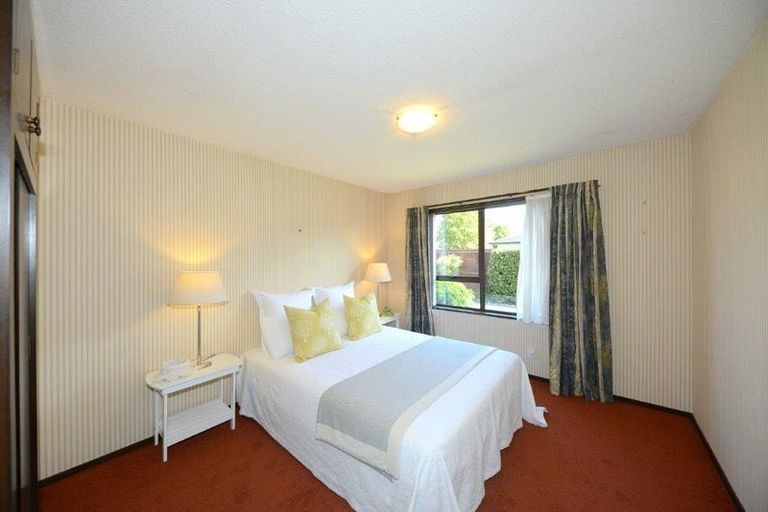 Photo of property in 11 Strathean Avenue, Avonhead, Christchurch, 8042