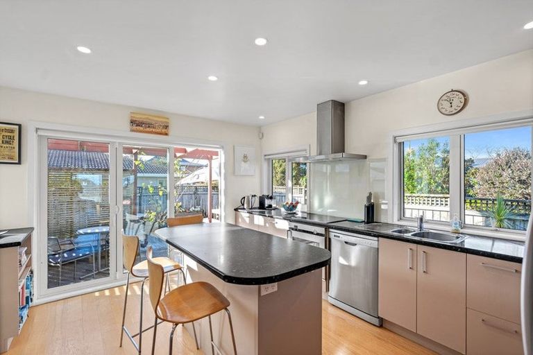 Photo of property in 1/90 Norwood Road, Bayswater, Auckland, 0622