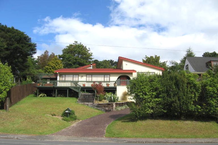 Photo of property in 82 Avonleigh Road, Green Bay, Auckland, 0604