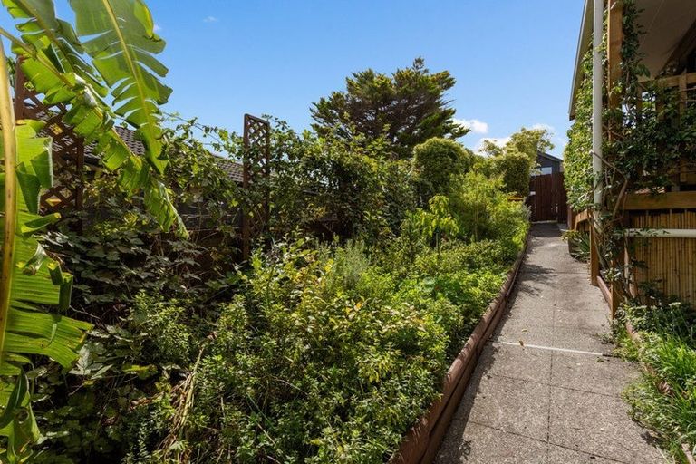 Photo of property in 1/92 Kervil Avenue, Te Atatu Peninsula, Auckland, 0610