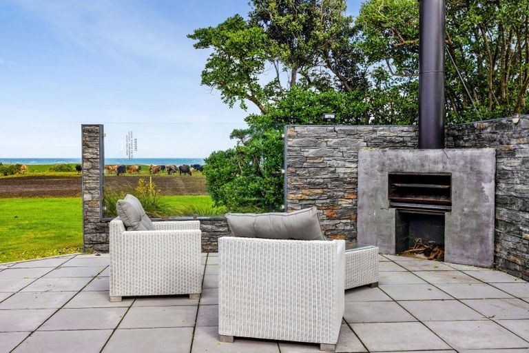 Photo of property in 16 Hector Place, Opunake, 4616