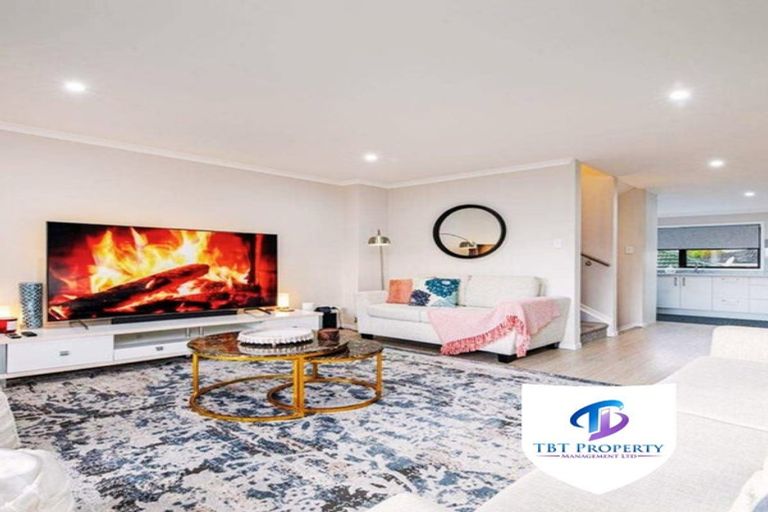 Photo of property in 3/504 Swanson Road, Ranui, Auckland, 0612