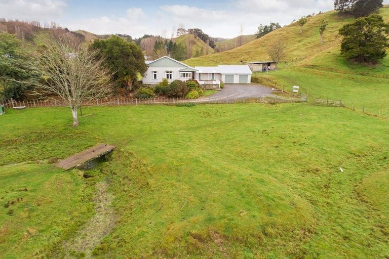 Photo of property in 54/56 Ongo Road, Hunterville, 4730