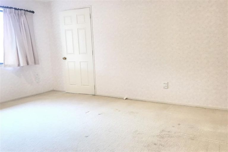 Photo of property in 71 Lagoon Way, West Harbour, Auckland, 0618