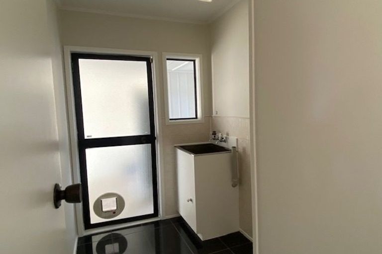 Photo of property in 2/2 Casuarina Road, Half Moon Bay, Auckland, 2012