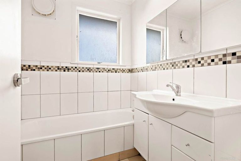 Photo of property in 29 Sycamore Drive, Sunnynook, Auckland, 0620