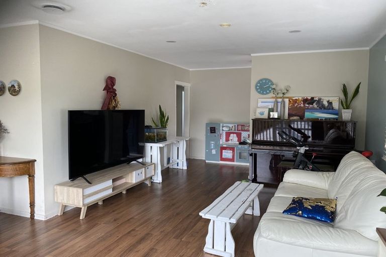 Photo of property in 1/284 Sunset Road, Windsor Park, Auckland, 0632