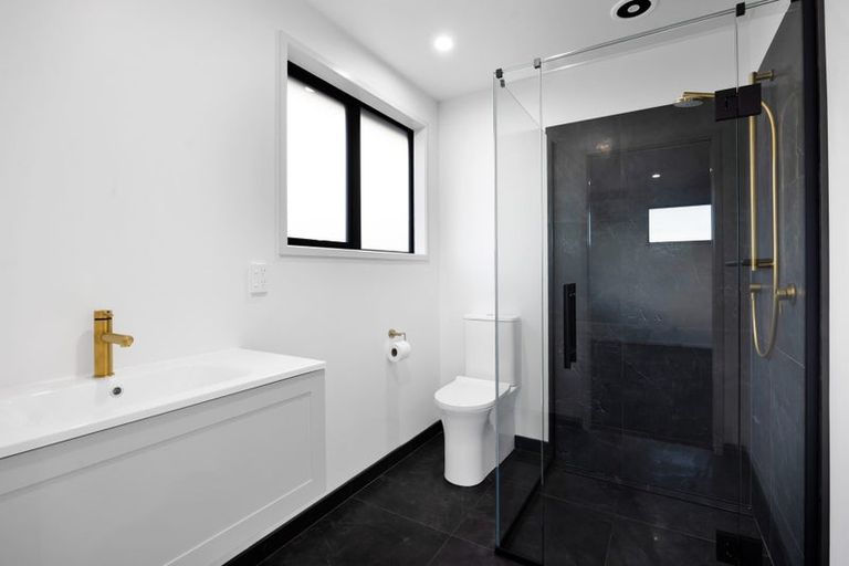 Photo of property in 74 Turuturu Road, Hawera, 4674