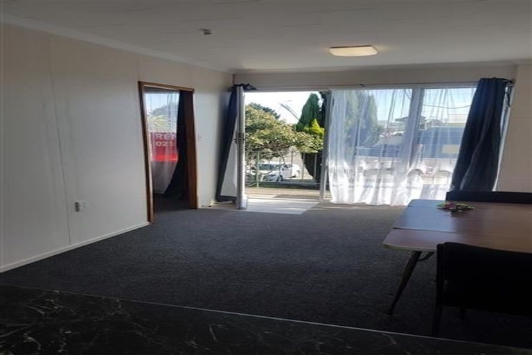 Photo of property in 528-530 Devon Street East, Fitzroy, New Plymouth, 4312