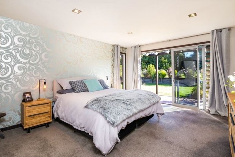 Photo of property in 21 Stewart Glen, Acacia Bay, Taupo, 3385