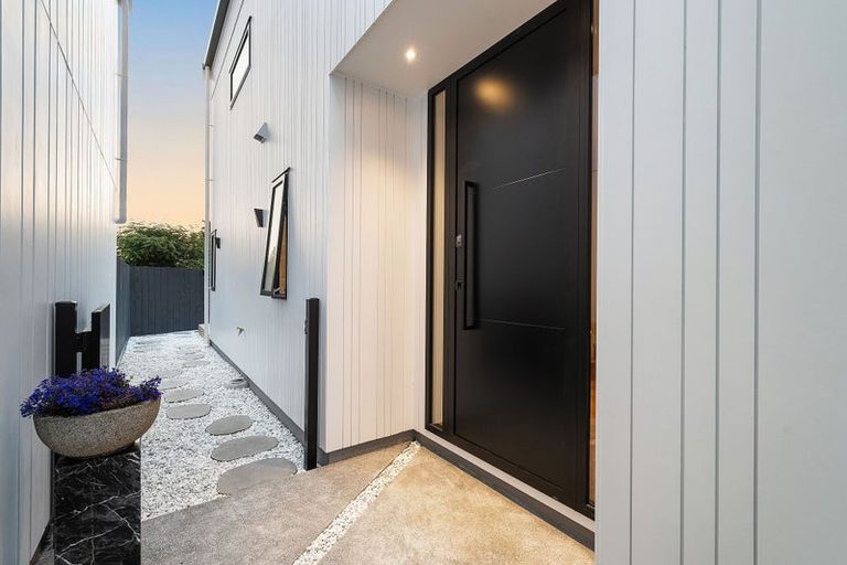 Photo of property in 15c Kiri Place, Mairangi Bay, Auckland, 0630