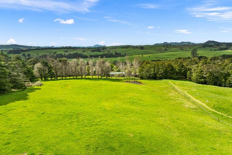 Photo of property in 211 Gray Road, Te Kamo, Kamo, 0185