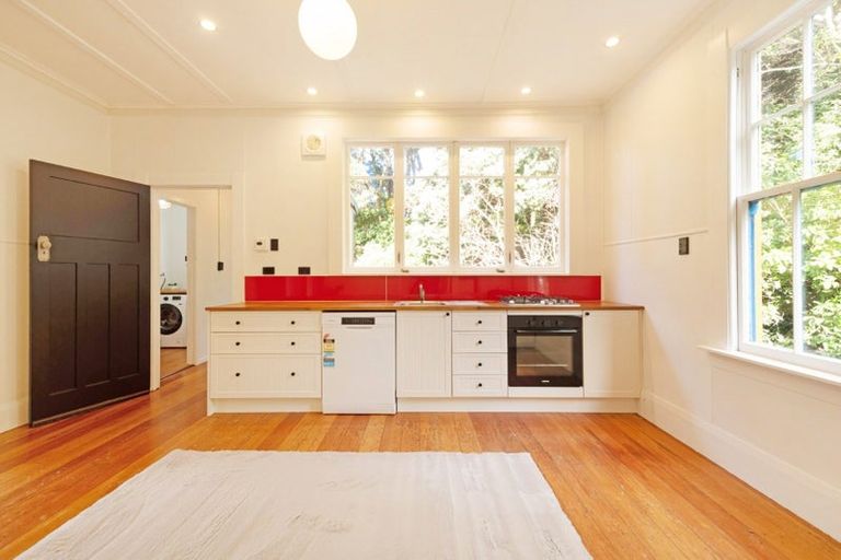 Photo of property in 13 Cave Road, Houghton Bay, Wellington, 6023