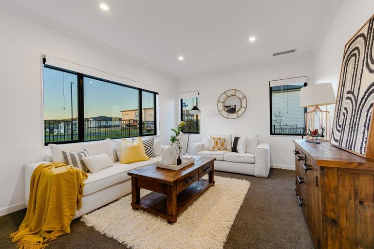 Photo of property in 39 Davey Crescent, Orewa, 0931