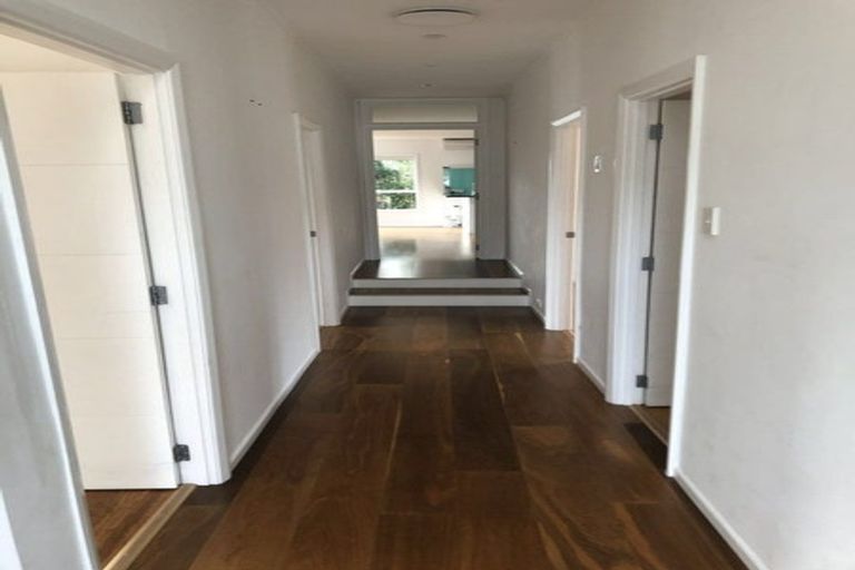 Photo of property in 14 Tiri View Place, Waiake, Auckland, 0630