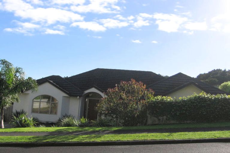 Photo of property in 19 Ewhurst Place, Goodwood Heights, Auckland, 2105