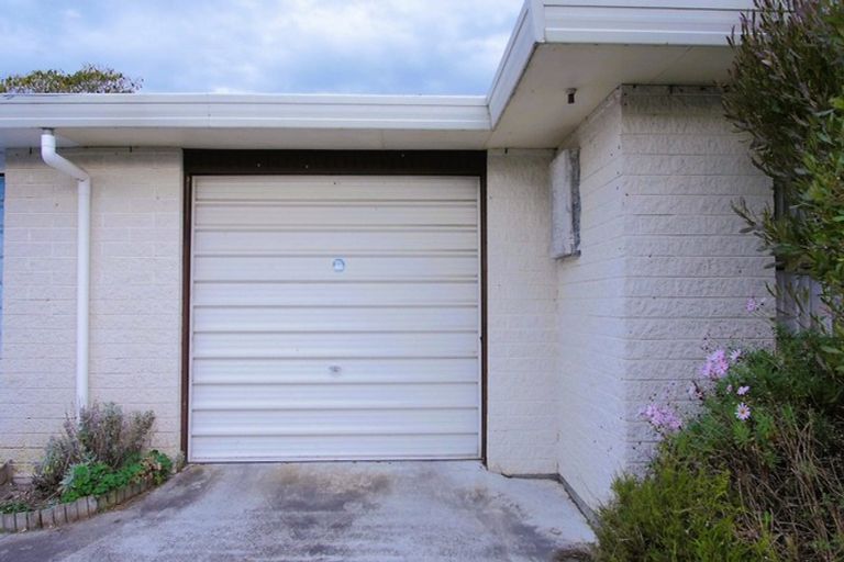 Photo of property in 32 Cecil Place, Cloverlea, Palmerston North, 4412