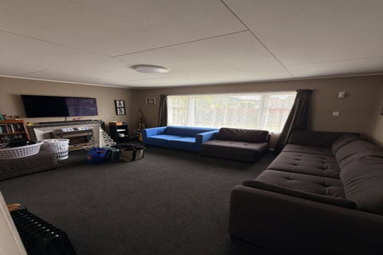 Photo of property in 27 Russell Road, Wainuiomata, Lower Hutt, 5014