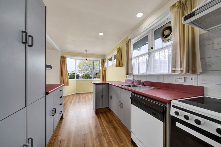 Photo of property in 12 Manu Crescent, Upper Vogeltown, New Plymouth, 4310