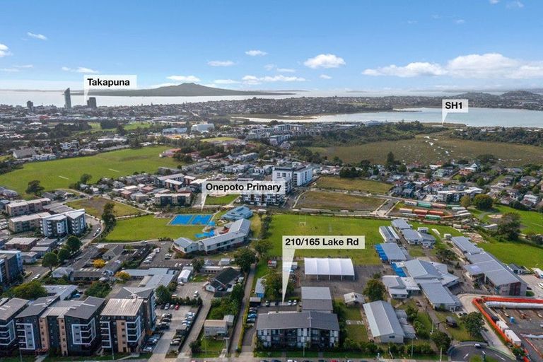 Photo of property in 210/165 Lake Road, Northcote, Auckland, 0627