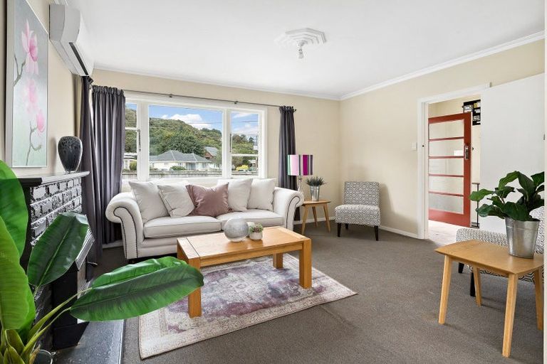 Photo of property in 20 Peel Place, Wainuiomata, Lower Hutt, 5014