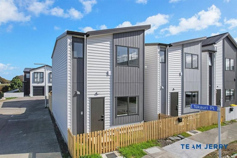 Photo of property in 2 Tukauri Place, Papakura, 2110