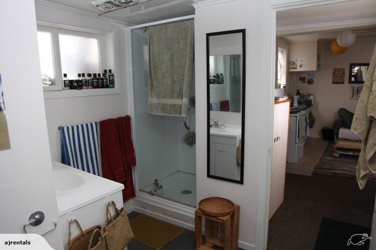 Photo of property in 14 Bidwill Street, Mount Cook, Wellington, 6021