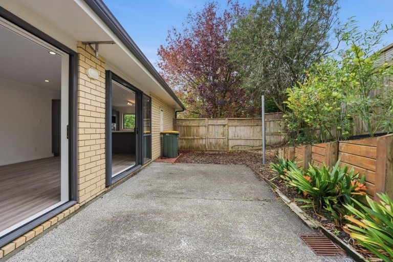 Photo of property in 2 Spring Valley Place, Oteha, Auckland, 0632