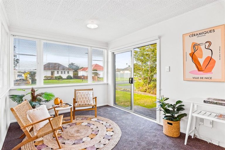 Photo of property in 5 Goldsmith Crescent, Levin, 5510