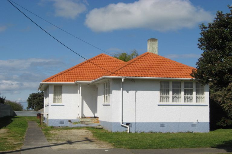 Photo of property in 1 Maire Street, Gonville, Whanganui, 4501