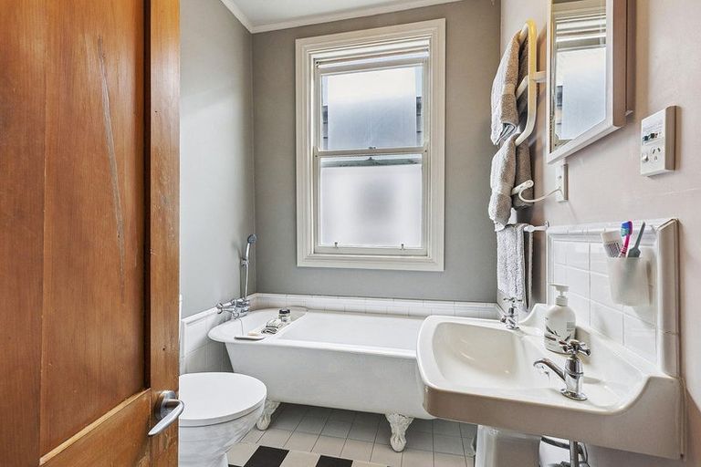 Photo of property in 62 Elizabeth Street, Mount Victoria, Wellington, 6011