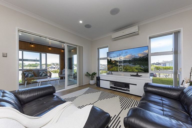 Photo of property in 2 Tauwaka Crescent, Riverhead, 0820