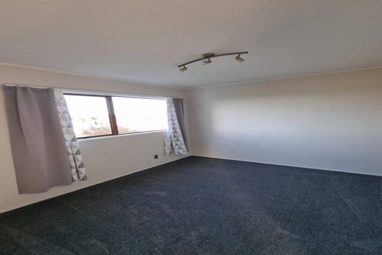 Photo of property in 31 Jellicoe Road, Murrays Bay, Auckland, 0630