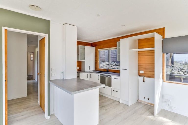 Photo of property in 2/633 Glenfield Road, Totara Vale, Auckland, 0629